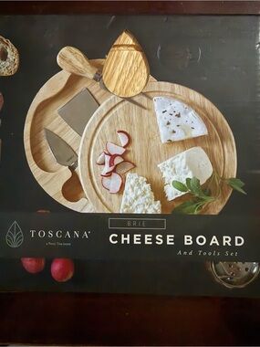 Natural Wood Brie Cheese Board with Tools - Light Wood